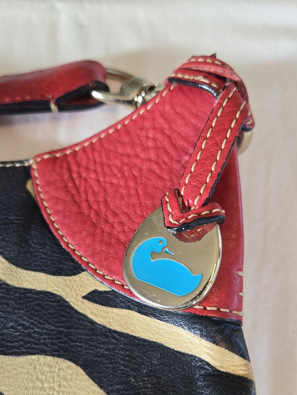 Huge Dooney & Bourke - Picture 5 of 16